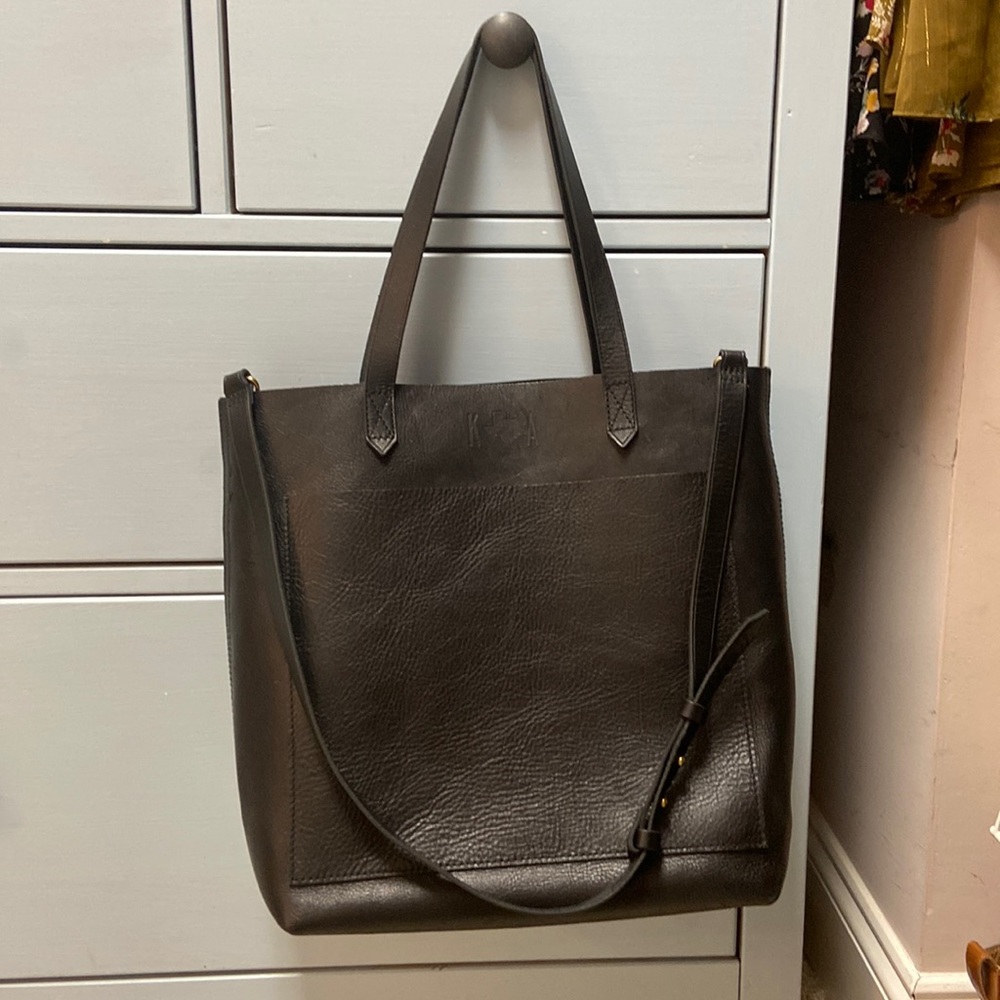 Medium transport tote